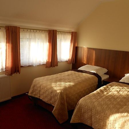 Pokoje Goscinne Viktorjan Raszowa Kültér fotó